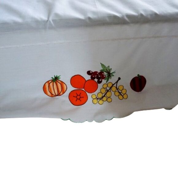 Thanksgiving Tablecloth Embroidered Cornucopia Fall Harvest 90x66 In Scaloped - Picture 5 of 7